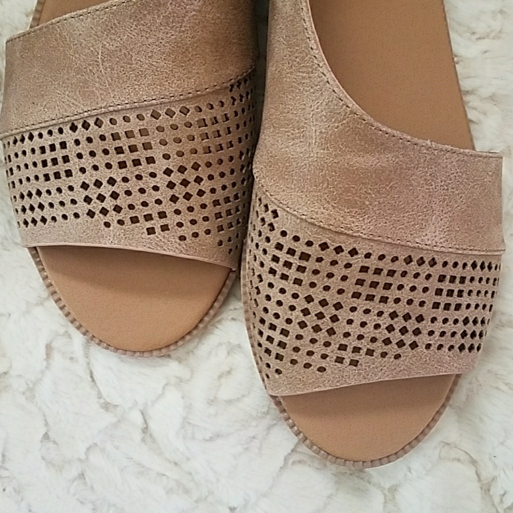 ❣Open Toe Laser Cutout Flats❣ - Picture 4 of 5